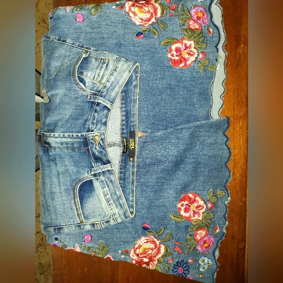 Floral Flare Jeans - Picture 4 of 14